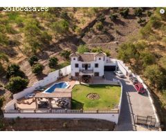 IZNATE (IZN003): VILLA LAS TORRES - IMPRESIONANTE PROPIEDAD EN IZNATE PARA