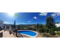 VIÑUELA (VIN090): VILLA CON CASA DE INVITADOS Y PISCINA EN CORTIJO ROMERO,