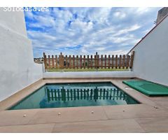 ¡Estrena tu nuevo hogar con piscina y vistas al campo!