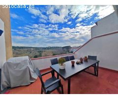¡Estrena tu nuevo hogar con piscina y vistas al campo!