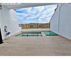 ¡Estrena tu nuevo hogar con piscina y vistas al campo!