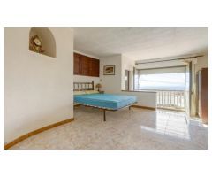 CASA MEDIANERA CON VISTAS ESPECTACULARES AL MAR