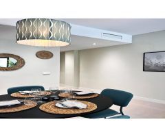 Bellos apartamentos de 2 dormitorios frente al mar en recinto privado con