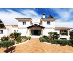 Impresionante villa con casa de invitados, jardín, amplias terrazas y piscina