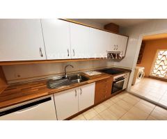 Luminoso ático de 3 dormitorios y 2 cuartos de baño en urb. privada con jardines
