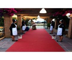 Gran recinto para eventos y celebraciones frente al mar con piscina, jardín