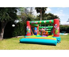 Gran recinto para eventos y celebraciones frente al mar con piscina, jardín