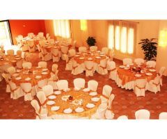 Gran recinto para eventos y celebraciones frente al mar con piscina, jardín