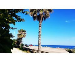 Gran recinto para eventos y celebraciones frente al mar con piscina, jardín