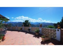 Casa de campo de 3 dormitorios con bonitas vistas de la montaña con piscina