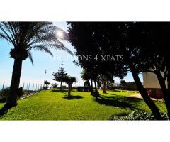 Amplio chalet independiente con preciosas vistas del mar con un amplio jardín