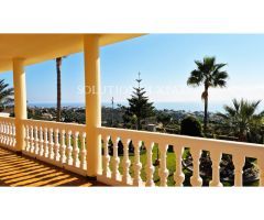 Amplio chalet independiente con preciosas vistas del mar con un amplio jardín