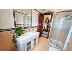 Bello chalet independiente con amplio jardín y piscina privados cerca de los