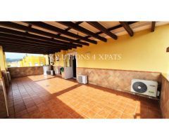 Bello chalet independiente con amplio jardín y piscina privados cerca de los