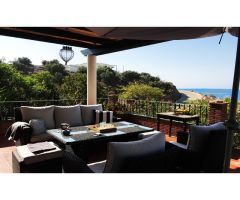 Luminosa villa de 6 dormitorios con zonas ajardinadas y piscina privada con