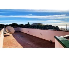 Luminosa villa de 6 dormitorios con zonas ajardinadas y piscina privada con