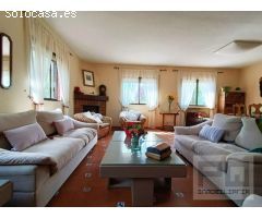 Lujoso chalet unifamiliar en venta en Ávila capital