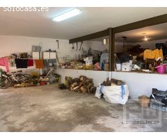 CASA CON DOS VIVIENDAS INDIVIDUALES CON GARAJE Y TRASTERO COMUNITARIO