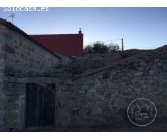 PISO DE TRES HABITACIONES