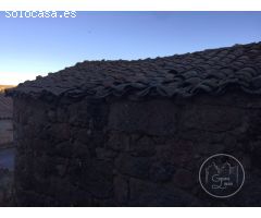 PISO DE TRES HABITACIONES