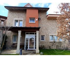 EXCLUSIVO CHALET DE 4 PLANTAS CON PISCINA