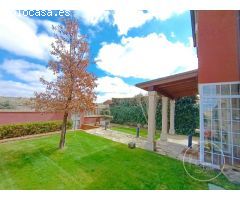EXCLUSIVO CHALET DE 4 PLANTAS CON PISCINA