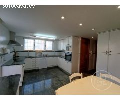 EXCLUSIVO CHALET DE 4 PLANTAS CON PISCINA