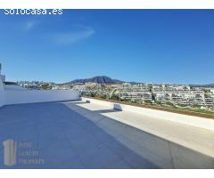 Exclusivo Apartamento Moderno con Vistas Panorámicas en Estepona - Las Mesas