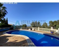 Venta de tu Villa de Ensueño con Vistas al Mar y al Montgó