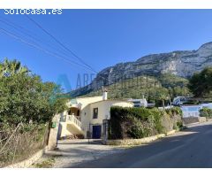 Venta de tu Villa de Ensueño con Vistas al Mar y al Montgó