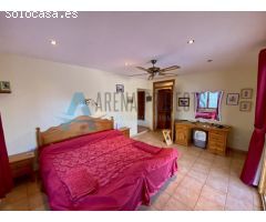 Venta de tu Villa de Ensueño con Vistas al Mar y al Montgó