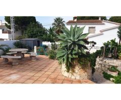 Villa independiente con piscina en venta en Dénia