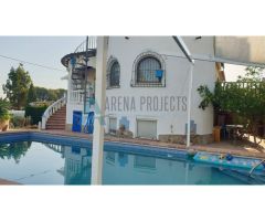 Villa independiente con piscina en venta en Dénia