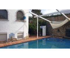Villa independiente con piscina en venta en Dénia