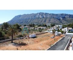 Parcela urbana con licencia en venta en Denia