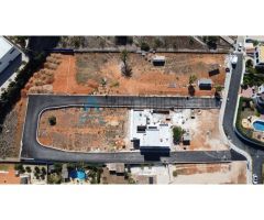 Parcela urbana con licencia en venta en Denia