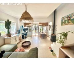 En Venta: Bungalow reformado a unos pasos del mar en Dénia