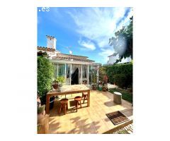En Venta: Bungalow reformado a unos pasos del mar en Dénia