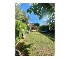 En Venta: Bungalow reformado a unos pasos del mar en Dénia