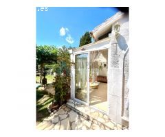 En Venta: Bungalow reformado a unos pasos del mar en Dénia