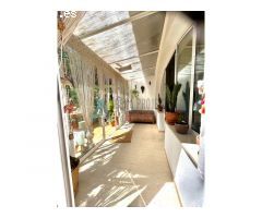 En Venta: Bungalow reformado a unos pasos del mar en Dénia