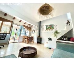 En Venta: Bungalow reformado a unos pasos del mar en Dénia