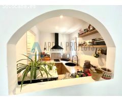 En Venta: Bungalow reformado a unos pasos del mar en Dénia