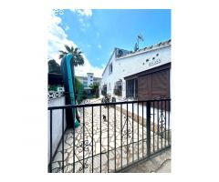 En Venta: Bungalow reformado a unos pasos del mar en Dénia