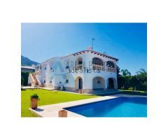 Villa 3 dormitorios en venta parte baja del Montgo