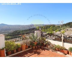 Casa moderna con apartamento en las Alpujarras.