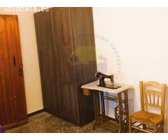 Acogedora casa de pueblo con estudio.