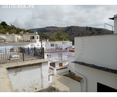 Acogedora casa de pueblo con estudio.