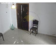 Piso de dos dormitorios y con ascensor.