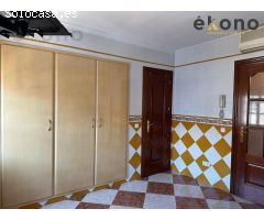 Piso de dos dormitorios y con ascensor.